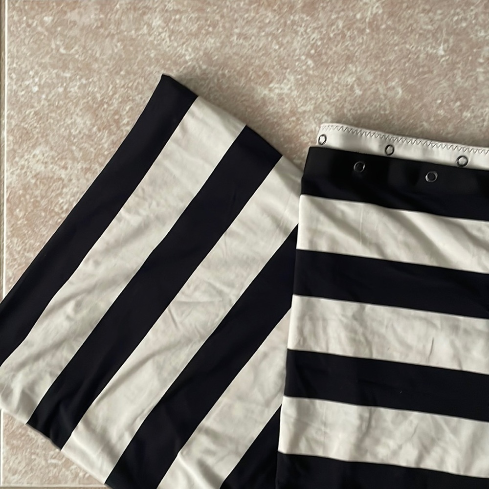 Lululemon Black & White Striped Vinyasa Scarf w Button Closure